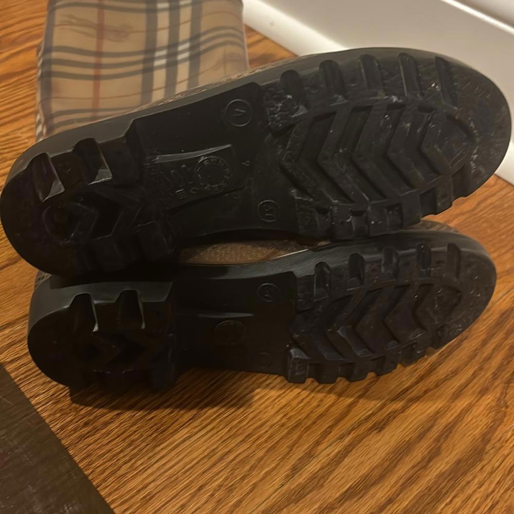 Women Burberry Rainboot - Picture 7 of 7